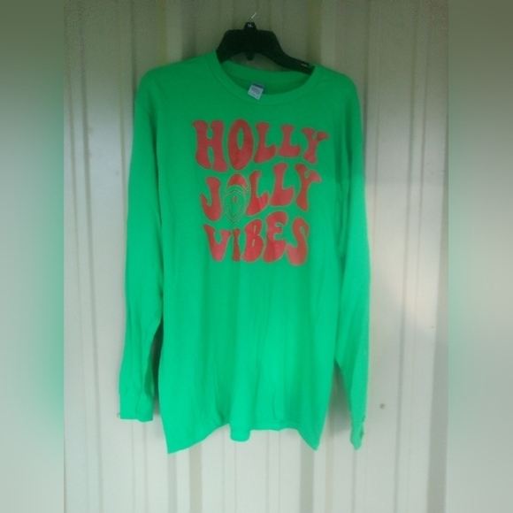 Women's Holly Jolly Vibes Long Sleeved Christmas T Shirt Size Large - Picture 1 of 2